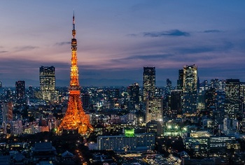 Tokyo-Tower-In-The-City.jpg